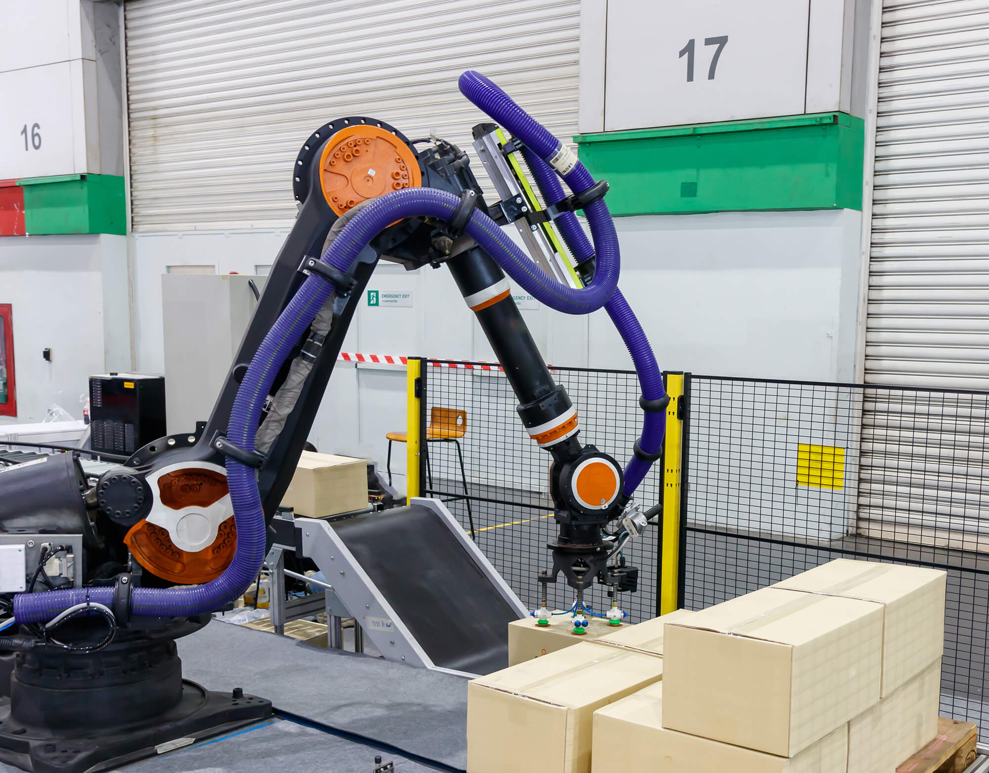 robotic-picking-arm-working-on-line